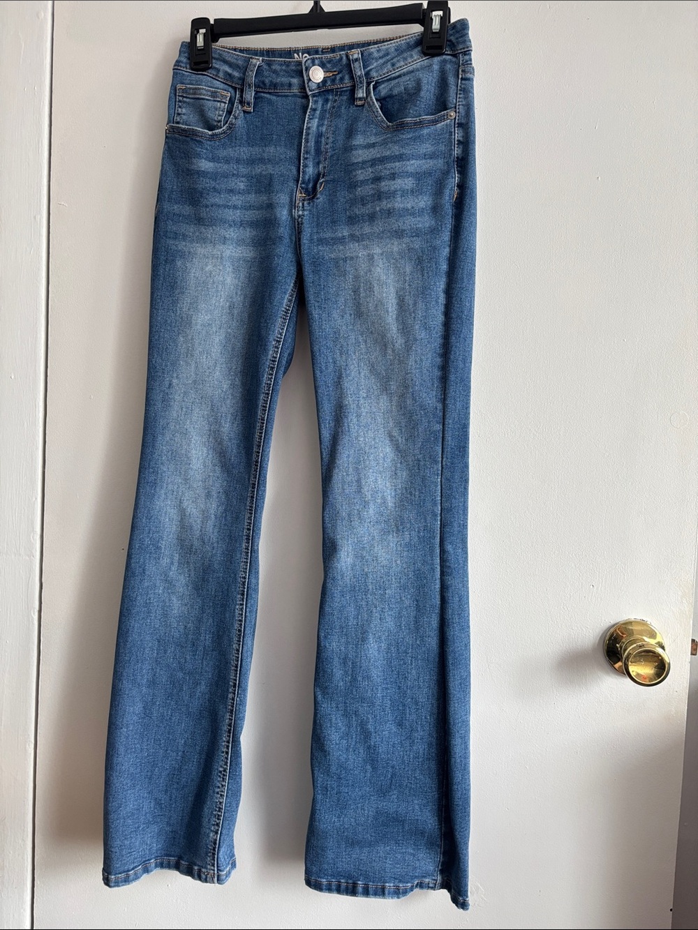 No Boundaries junior’s 8 Blue flare Jeans - Classic Medium Wash